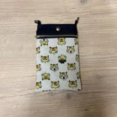 ハンドメイド　スマホポーチ　タイガー