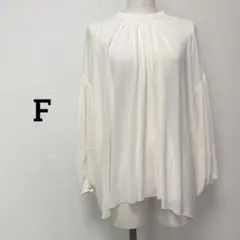 アイボリー フレアシルエット 長袖トップス