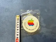 Apple 缶バッジ Give your dreams a chance