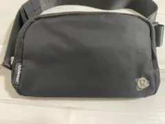 lululemon ブラック ボディバッグ