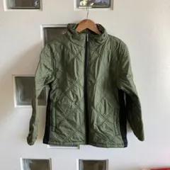 カーキ色　ジャンパー