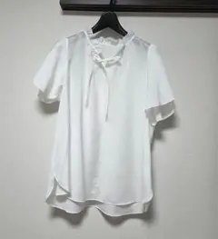 新品タグ付き★トゥービーシックtobechic 　フリル付き 半袖トップス42