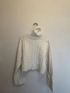 ホワイト タートルネック ケーブル編み セーター ほぼ新品