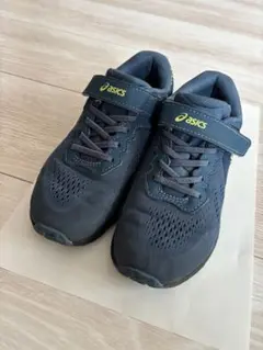 asics スニーカー　20cm