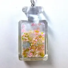 桜の花びら入りボトル型シャカシャカキーホルダーレジンハンドメイド（オイルなし）