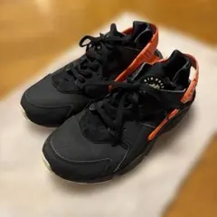 NIKE AIR HUARACHE ブラック オレンジ スニーカー