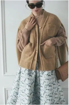 seventen スカラップジレ ベージュ - メルカリ