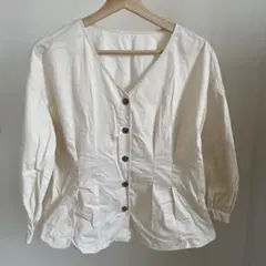 アイボリー Vネック ボタン付き 七分丈シャツ