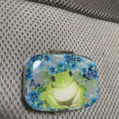レジン細工　ピルケース／小物入れ　カエルデザインの金属製ケース