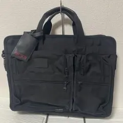 TUMI ビジネスバッグ ブラック　ハンドバッグ　旅行のサムネイル