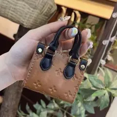 Item thumbnail for item 0709d854-7ccc-43ba-8e9a-e5703b2a94f8