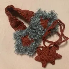 ハンドメイド 赤とグレーイヤーマフ星型アクセサリー付き