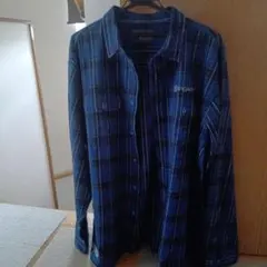 青と黒のチェック柄 長袖シャツ