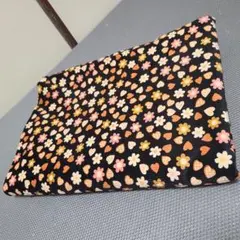 〇〇訳あり 生地 黒地 花＆ハート柄