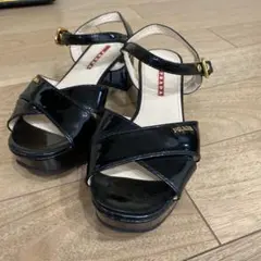 PRADA ブラック エナメルサンダル