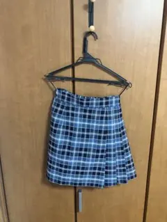 青と白のチェック柄プリーツスカート