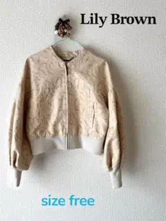Lily Brown フラワージャガードブルゾン オフホワイト パフスリーブ
