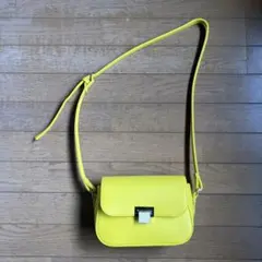 イエロー ショルダーバッグ 外ポケット付き