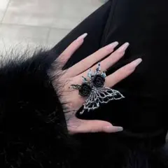 蝶と黒いバラのリング