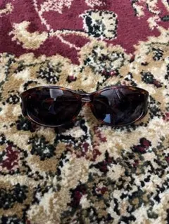 Yves Saint Laurent sunglassesのサムネイル