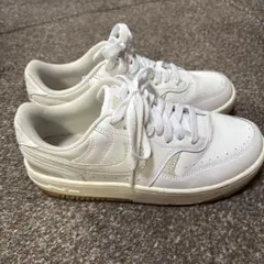 NIKE スニーカー　24.5