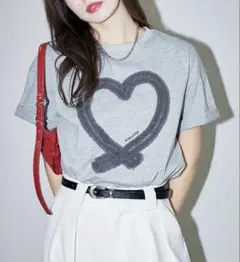 PUBLUX パブリュクスチュールハート ミニロゴ Tシャツ グレー 半袖 服のサムネイル
