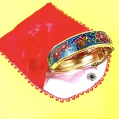 ✴︎新品✴︎未使用✴︎デザイン ブレスレット バングル ケース付き