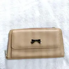 長財布　リボンプレートパーツ　ラウンドジップ　ポケット　ファスナー　ベージュのサムネイル
