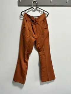 オレンジ フレアパンツ
