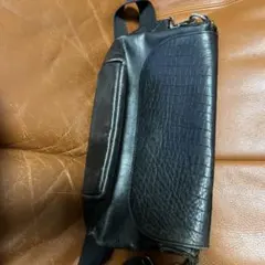 ブラックレザーボディバッグ