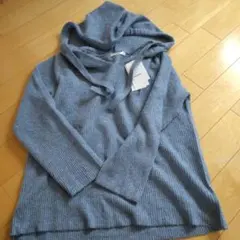 フード付きニット