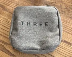 THREE グレー スクエアポーチ
