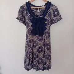 axes femme フリル付きネイビーひざ丈ワンピース