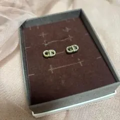 オーバル型ストーン装飾スタッドピアス