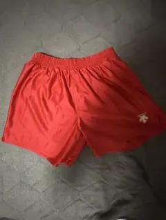 レッドショートパンツ