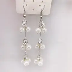 新品未使用 上品ミニクリーム玉 ゆらゆらシルバーカラーピアス