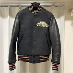 美品！ステュディオダルチザン！スタジャン 黒 ゴールドプリント 美品！ステュディオダルチザン！スタジャン 黒 ゴールドプリント