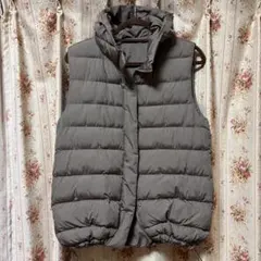 アンフィーロフード付きリバーシブルキルティングダウンベスト