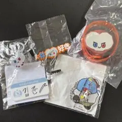 TREASURE ジュンギュ トレカケース アクリルキーホルダー - メルカリ