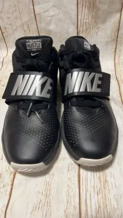 NIKE TEAM HUSTLE ブラック/シルバー ハイカットシューズ