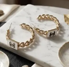 ♡CHANELゴールド ホワイト フープピアス ノベルティ♡