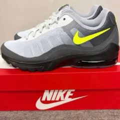 新品 NIKE ナイキ エアマックス ランニングシューズ スニーカー 26.5のサムネイル