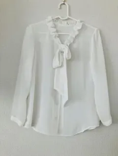 Gabardine K.T ホワイト フリル襟 ボウタイ　長袖ブラウス9号　Mのサムネイル