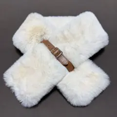 ホワイトファー マフラー／ベルト付き