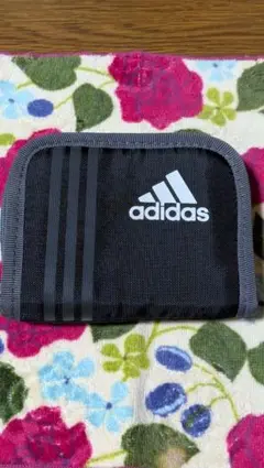 adidas 三本線デザイン 財布
