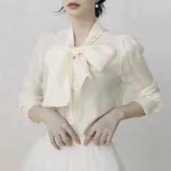 【春カラー☆未使用】リボン付き長袖ブラウス　ボウタイ　りぼん　パフスリーブ　長袖