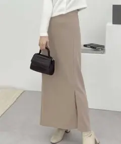 【mily bilet】スリット入りハイウエストIラインスカートのサムネイル