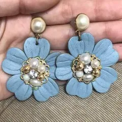 フラワーピアス