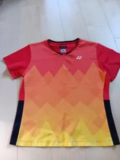 バドミントン用シャツ Vネック 幾何学模様