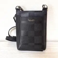 【新品】BLACK LABEL エンボスチェックスマートフォンショルダーケースのサムネイル
